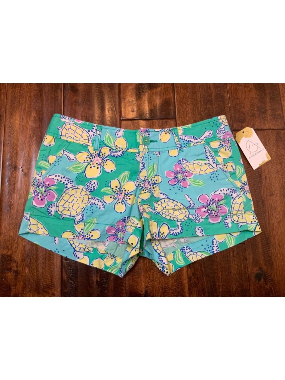 Lilly Pulitzer Walsh Short Green Shorts W/Yellow Turtles & Floral Patterned Sz 2